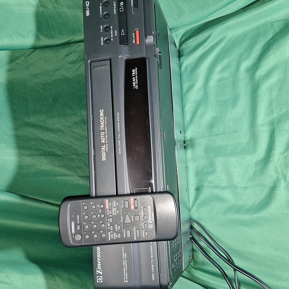 Emerson VCR With Remote In Good Condition Untested